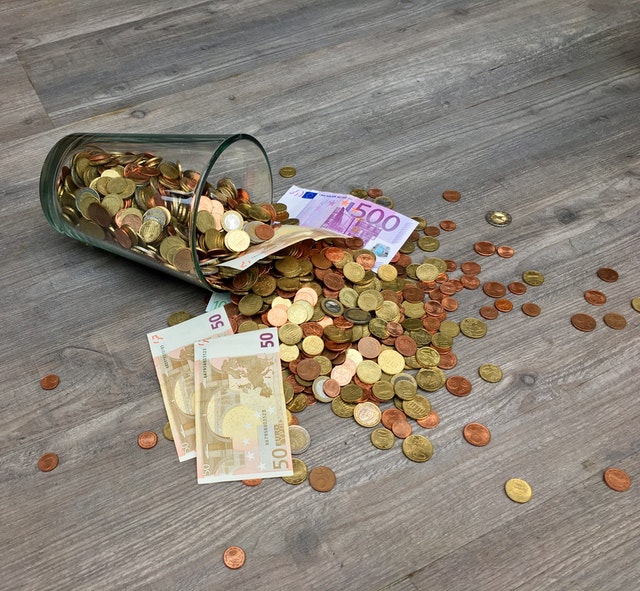 svazky bankovek, balíčky, bohatství