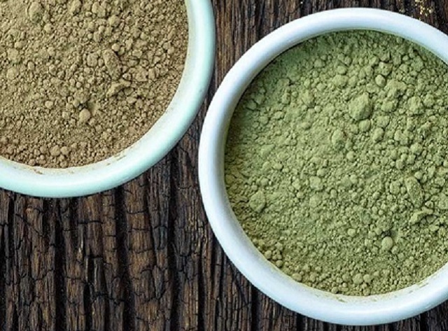 kratom v nádobkách